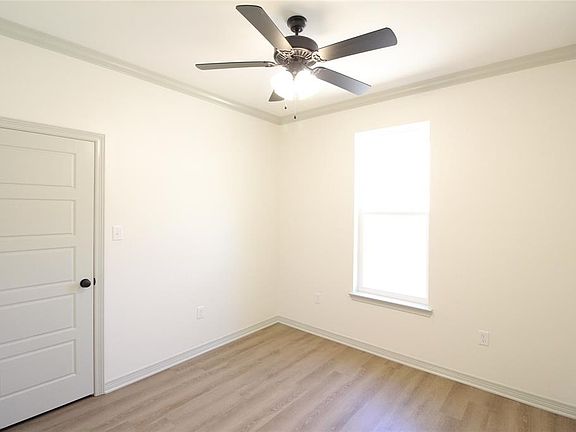 3rd image of 1627 Alamo Dr
