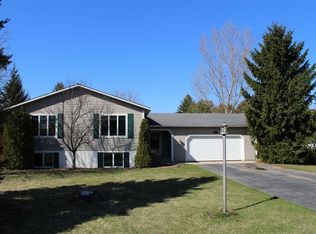 223 Sky View Dr, Petoskey, MI 49770