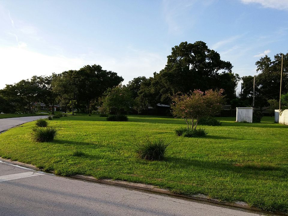 2nd image of E Lagoon Cir