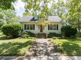 176 N 11th Ave, Saint Charles, IL 60174