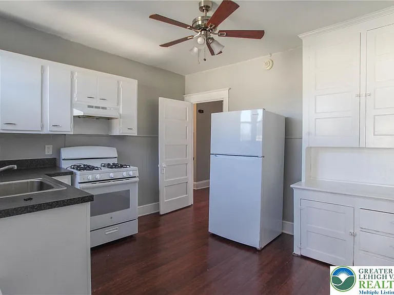 1347 Lehigh St — Photo 6
