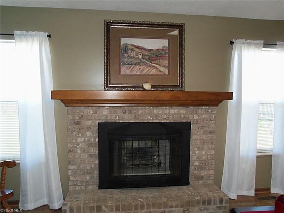 4th image of 458 Hampton Dr