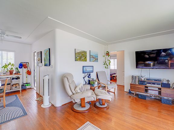 4th image of 3221 Ingelow St