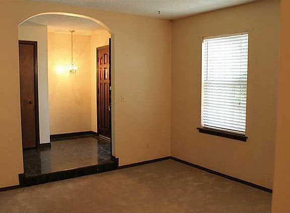3rd image of 10146 Stoneway Dr