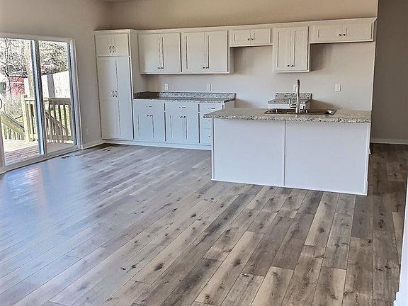 3rd image of 457 Eastwood Dr