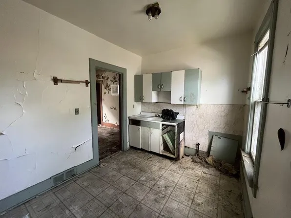 2873 North Dr William Finlayson STREET, Milwaukee, WI 53212