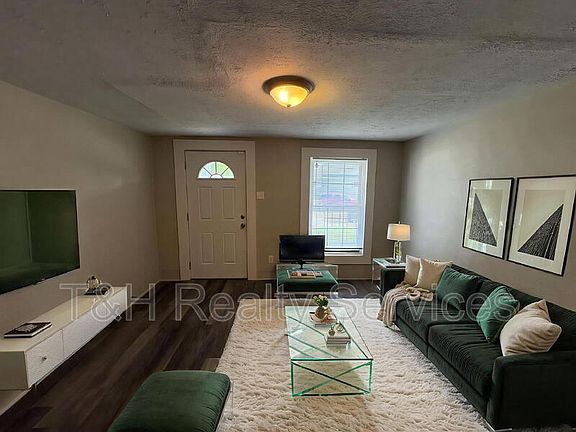 2nd image of 2116 Woodlawn Ave