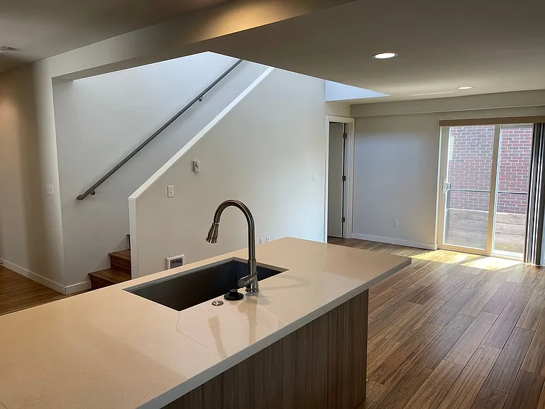 6408 Phinney - Located at the top of Phinney Ridge — Photo 14