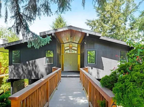 6767 SE Thorburn St, Portland, OR 97215