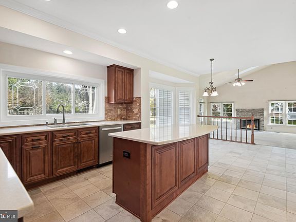 5th image of 9906 Chappell Ln
