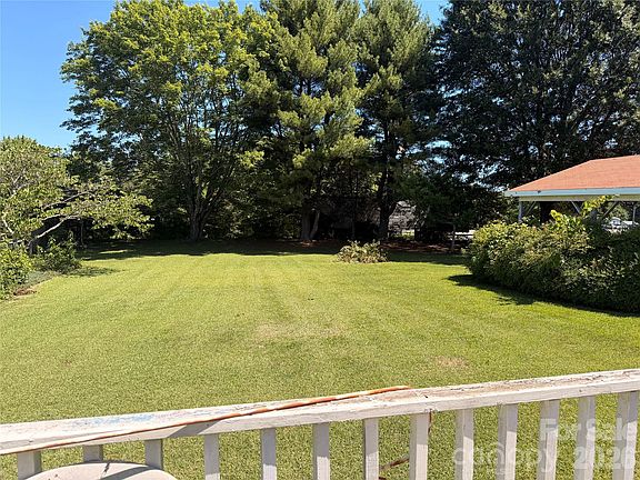 4th image of 4248 Peachtree Ln