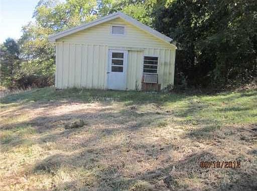 2nd image of 2005 Sunshine Rd