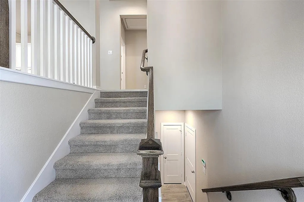 3 bed, 2.5 bath, 1962 sqft, $2,300 — Photo 4