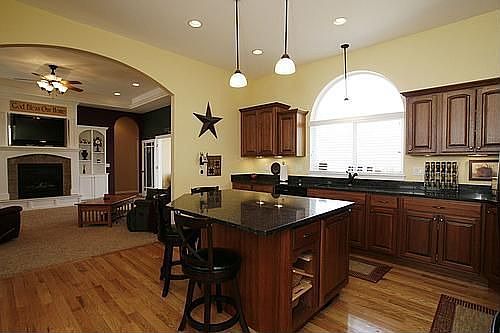 5th image of 1680 Poplar Ln