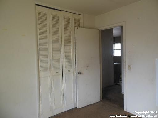 4th image of 5238 VILLAGE GLEN DR