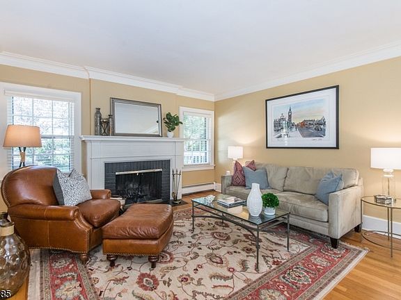5th image of 7 S Brookwood Dr