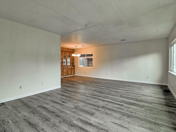 4th image of 557 Mill Pond Dr