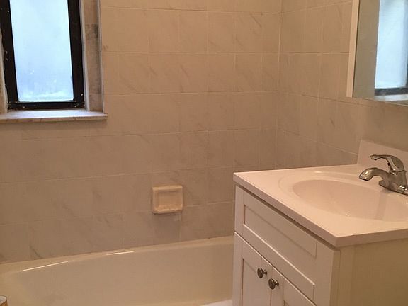 4th image of 3044 34th St APT 1D