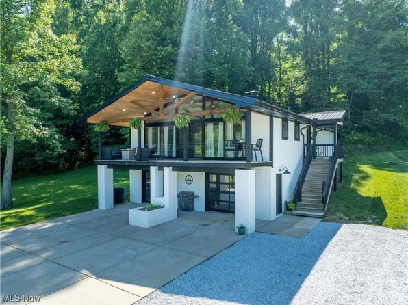 4085 Lodge Rd SW, Sherrodsville, OH 44675