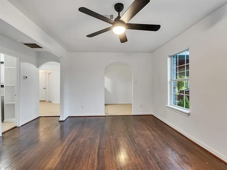 4930 Holloway Dr — Photo 28