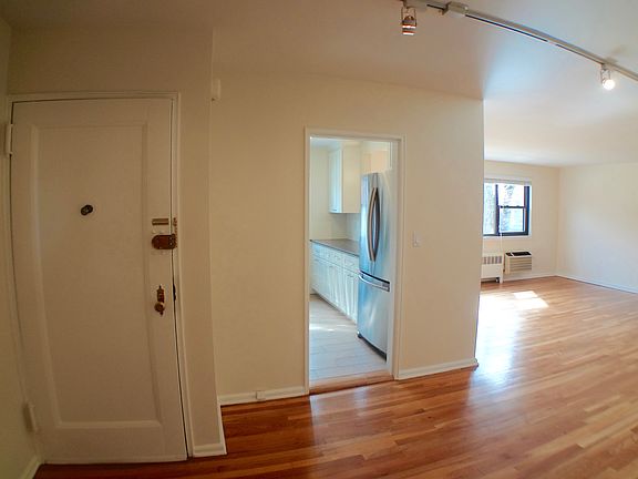 5th image of 101 Beacon Hill Dr APT D12