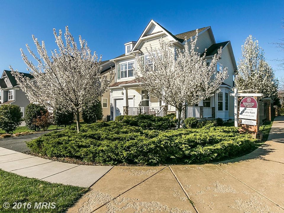 Fantastic corner lot w/ wrap around porch