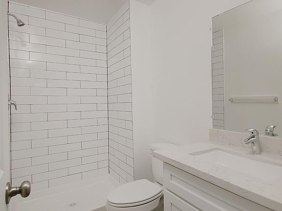 4th image of 4903 Noble St #1