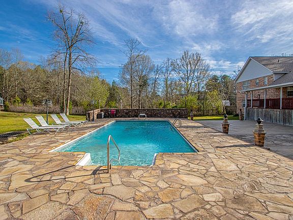 3rd image of 702 N Briarwood Dr