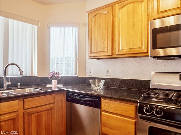 5th image of 3895 Tatiana St