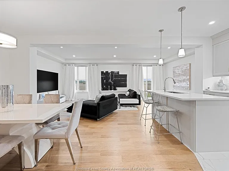 116 Peters St — Photo 6