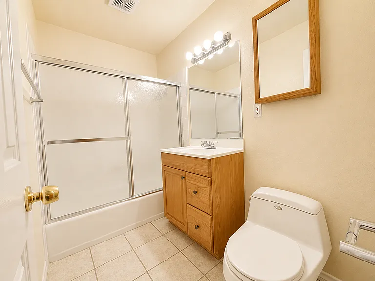 508 N Vermont Ave — Photo 19