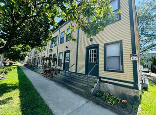 690 Riverside Dr, Burlington, VT 05401