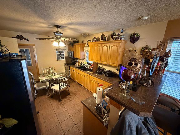 4th image of 604 Henry St.