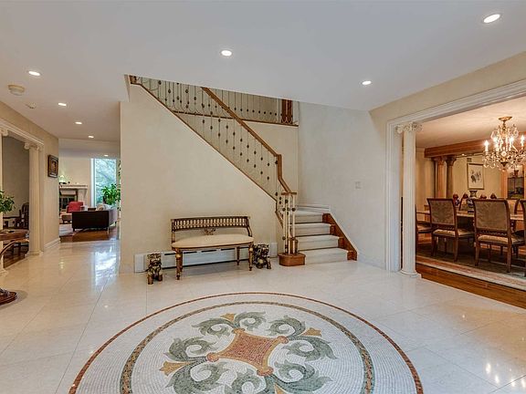 4th image of 9 Woodhill Ln