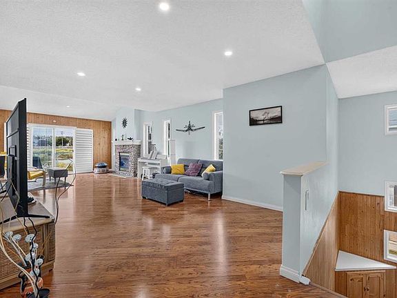 3rd image of 39 NE Hidden Creek Pl NW #304