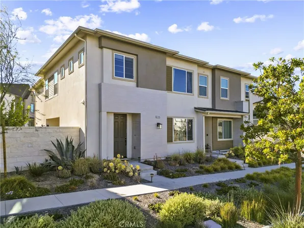 27616 Symphony Pl, Valencia, CA 91381