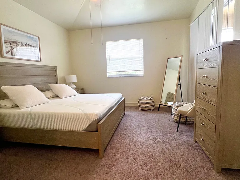 724 SW 47th St #209 — Photo 10