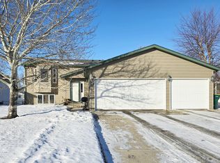 4470 Turnbow Ln, Bismarck, ND 58503