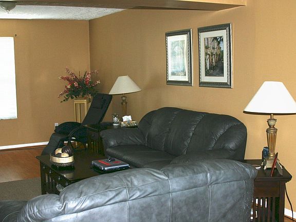 Family room in walk-out LL