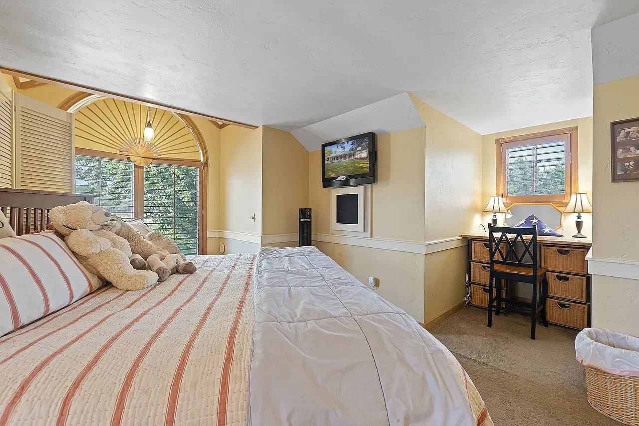 3 bed, 2060 sqft, $4,000 — Photo 4