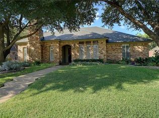 809 Windmill Ct, Bedford, TX 76021