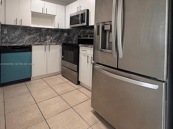 2nd image of 1820 W 53rd St APT 517