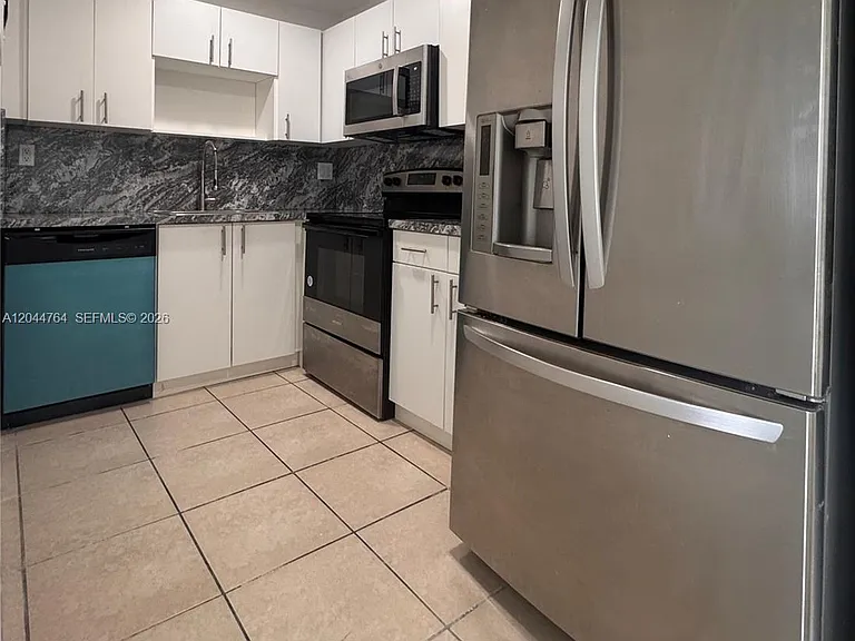 1820 W 53rd St #517 — Photo 2
