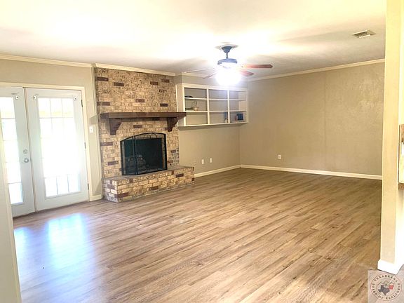 4th image of 701 E Highlands Ave