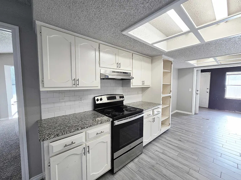 217 Cypress Dr — Photo 8