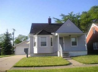 8071 Lillian St, Center Line, MI 48015