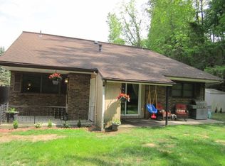 6 Brookview Ln, Troy, NY 12180