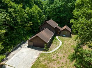 180 Dean Hill Dr, Pineville, KY 40977