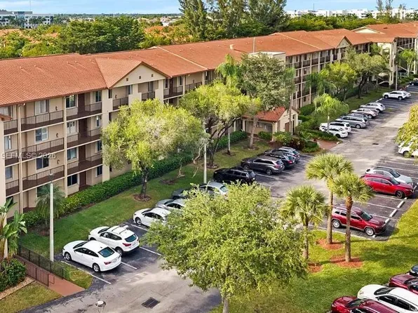 900 SW 142nd Ave APT 305L, Pembroke Pines, FL 33027