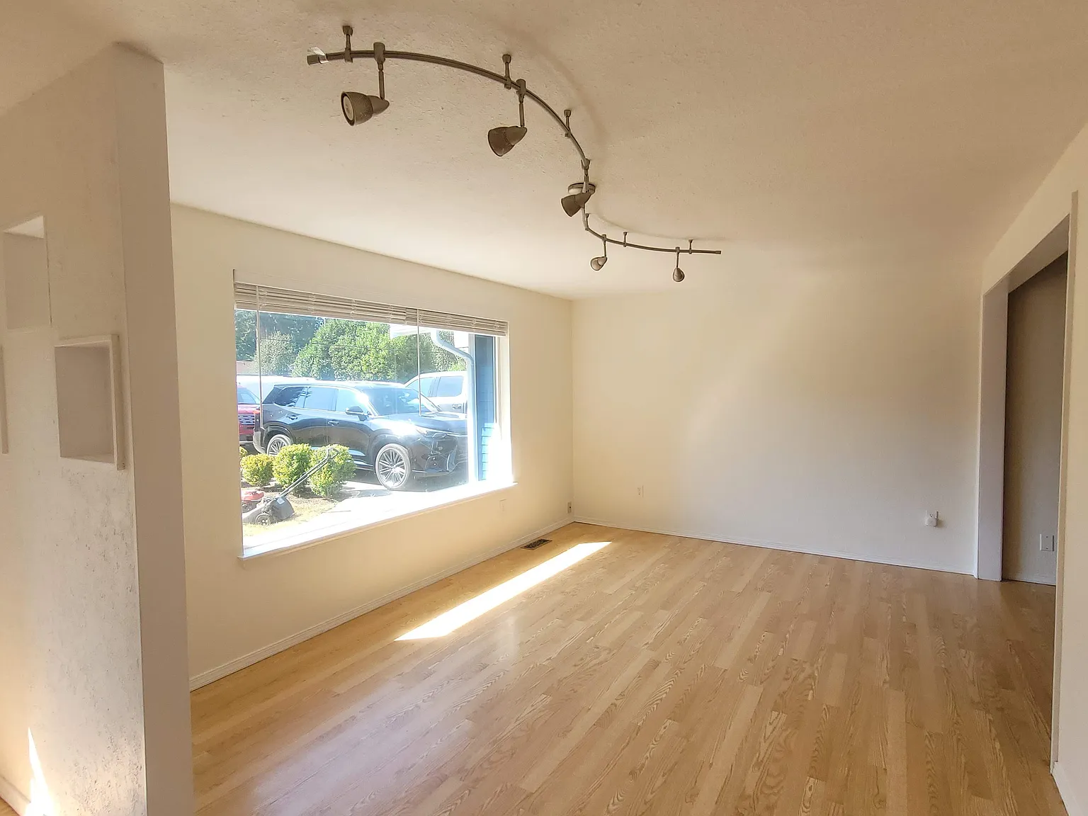 3 bed, 1300 sqft, $1,950 — Photo 4